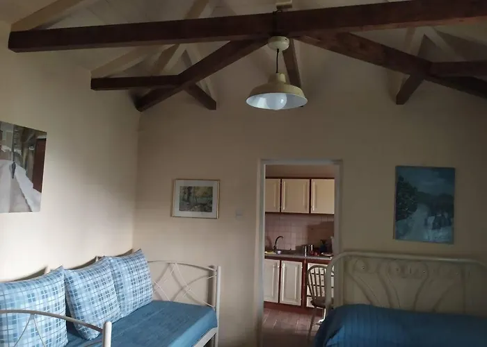 Maro\'S Guesthouse